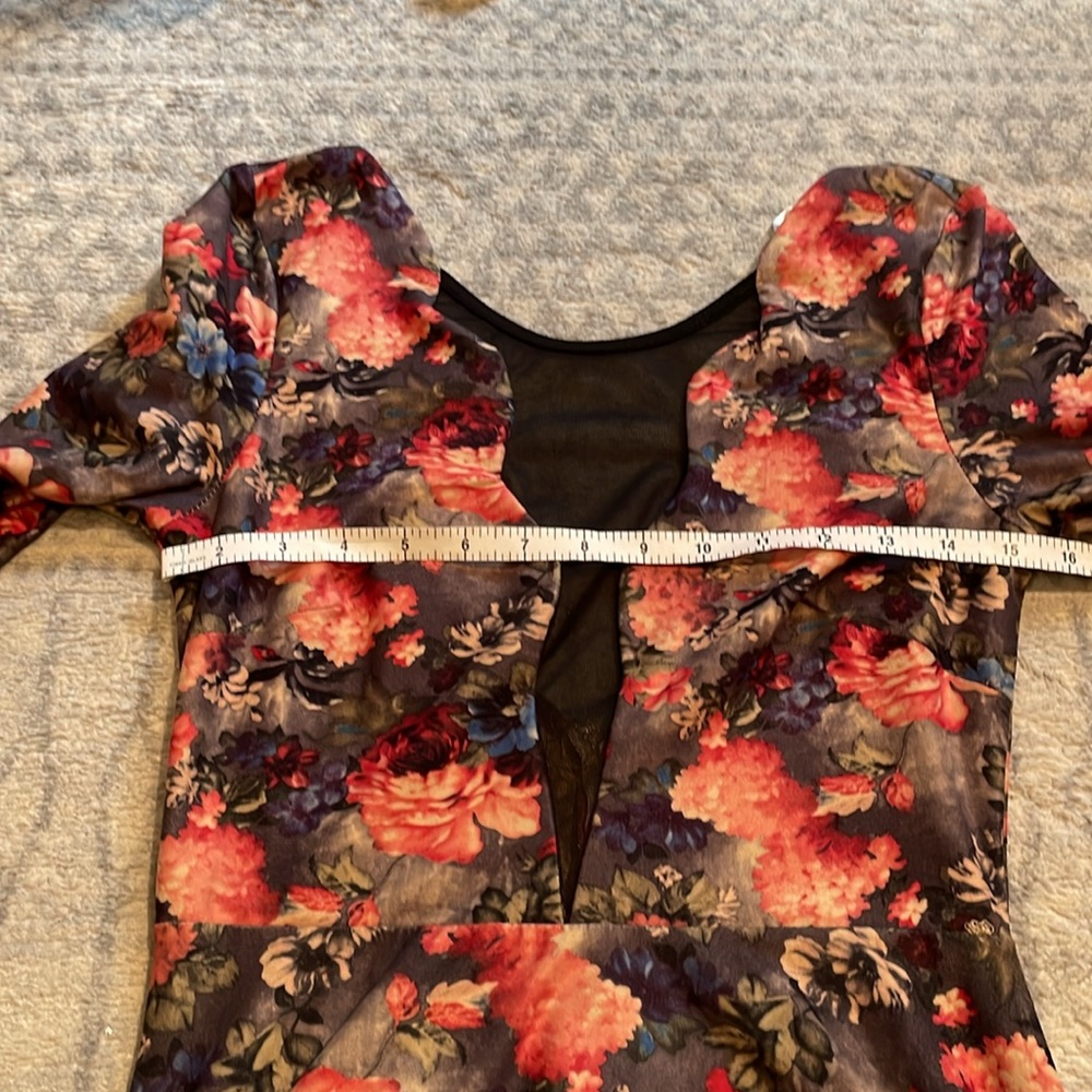 Women dress - Picture 4 of 8